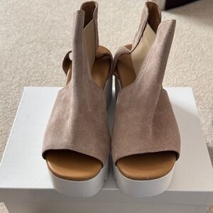 Vera Pelle Taupe Wedge Sandals